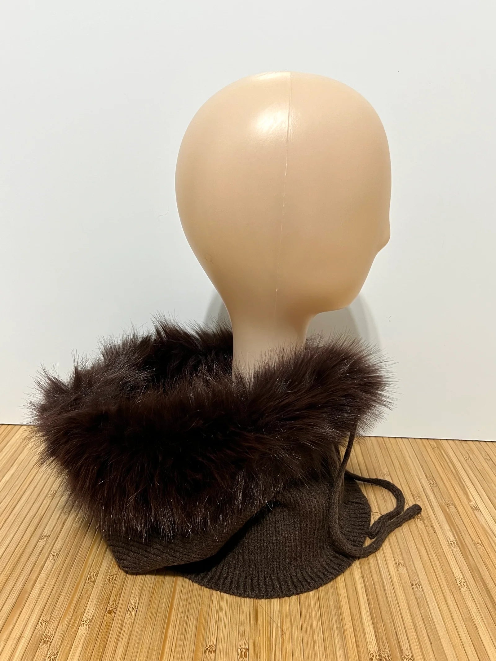 Balaclava de punto con pelo en la capucha