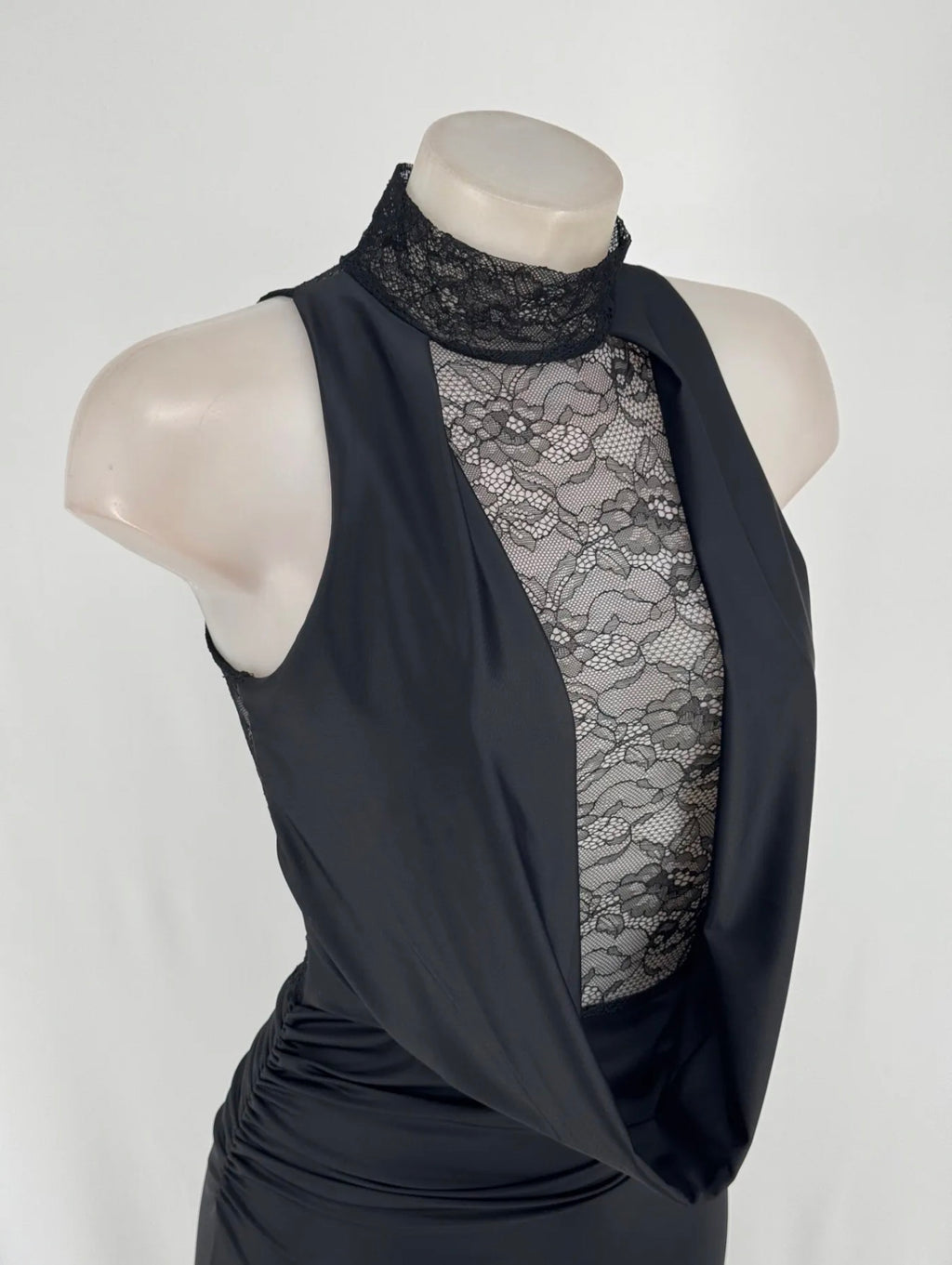 Vestido Cascada Negro