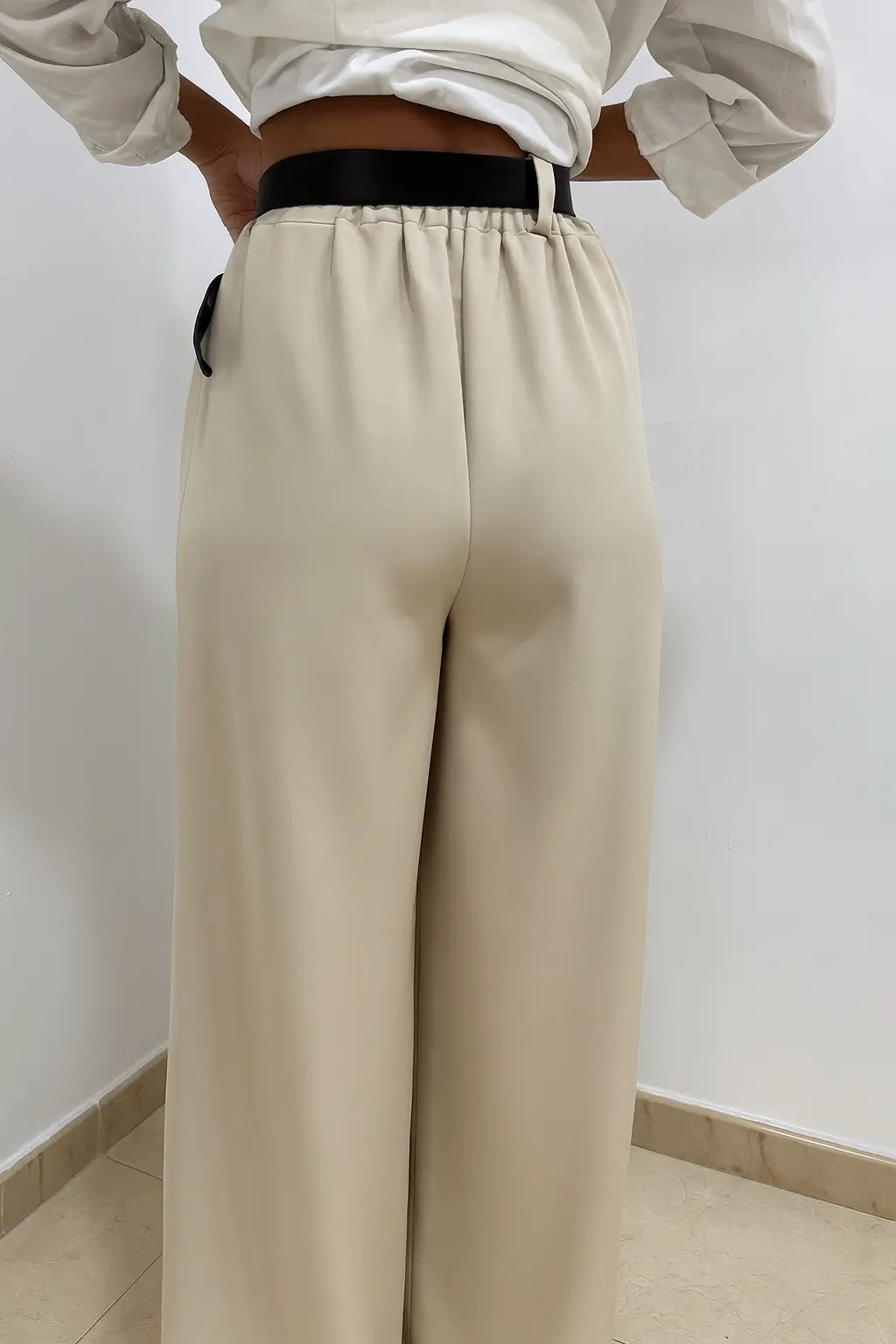 Pantalón traje ancho beige