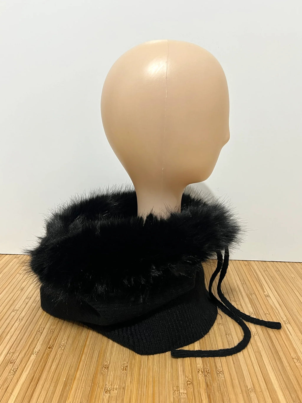 Balaclava de punto con pelo en la capucha