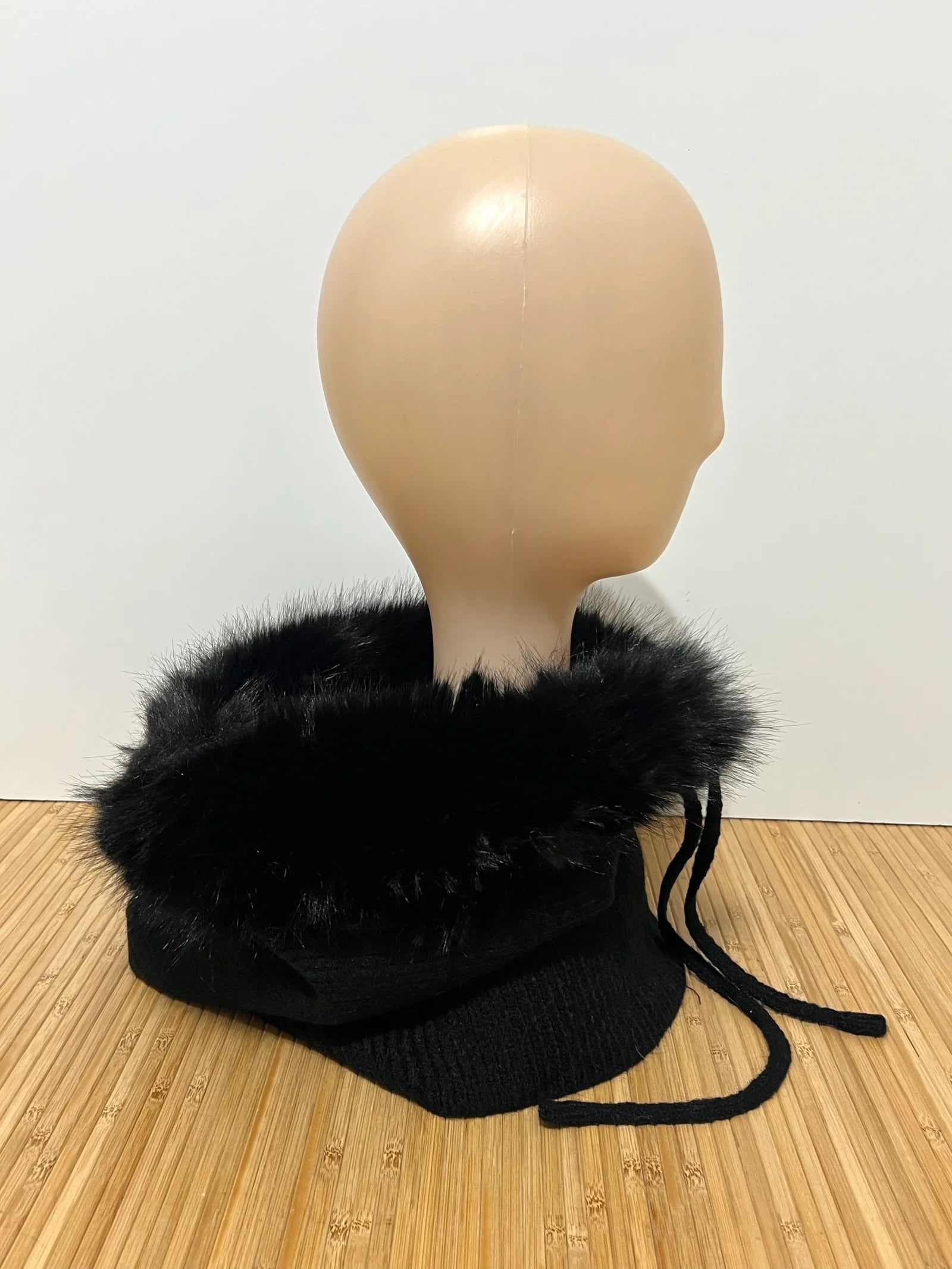 Balaclava de punto con pelo en la capucha